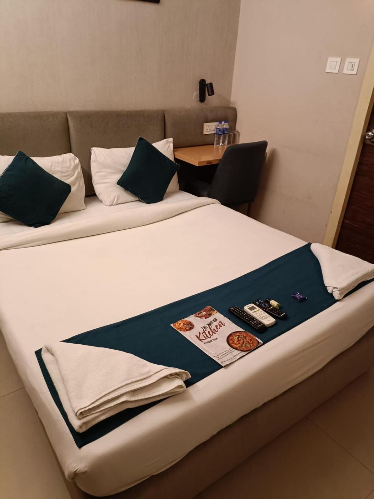 Hotel Mayfair Tower 콜카타 외부 사진